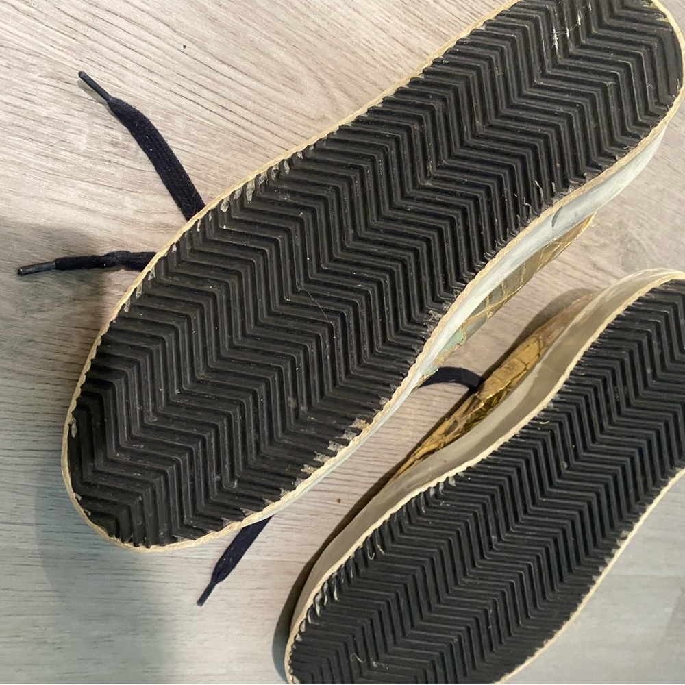 Golden Goose shiny gold sneakers - Picture 10 of 10